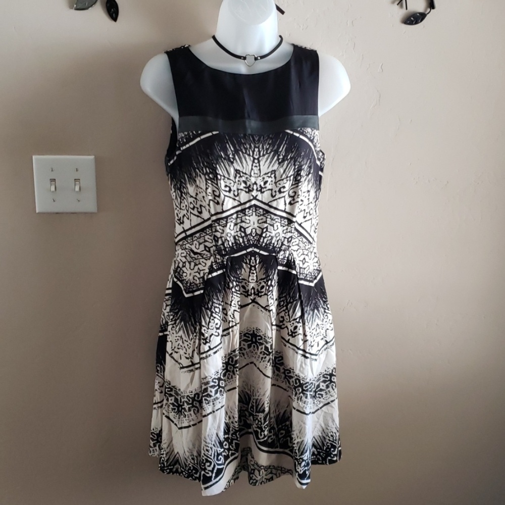 Nicole Miller Artelier sleeveless dress
